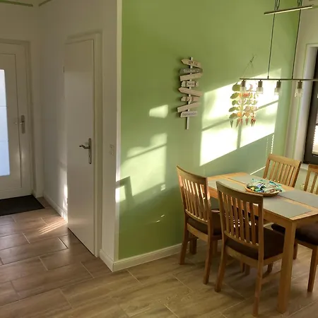 Grosse 4 Sterne Beim Boddenstrand *