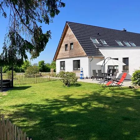 Grosse 4 Sterne Beim Boddenstrand * Sundhagen-Niederhof
