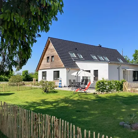 Grosse 4 Sterne Beim Boddenstrand Sundhagen-Niederhof